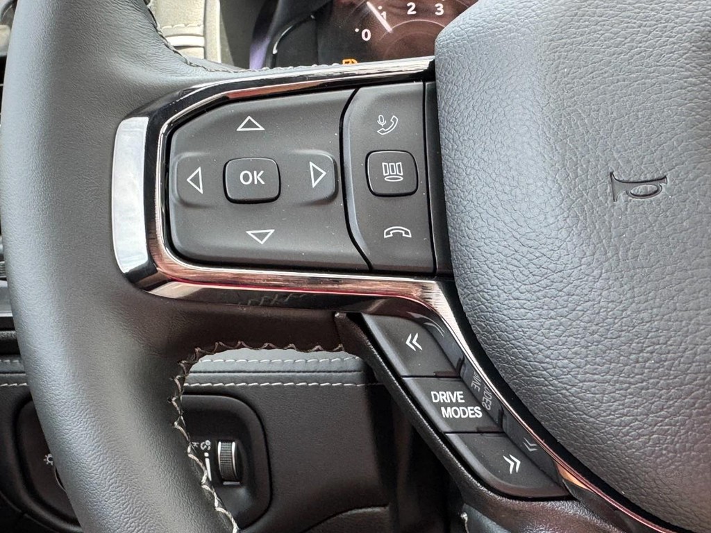 Ram 1500 Vehicle Full-screen Gallery Image 13