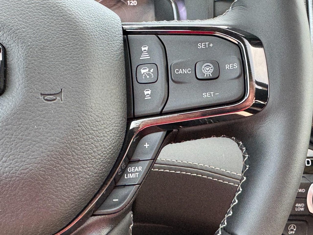 Ram 1500 Vehicle Full-screen Gallery Image 14