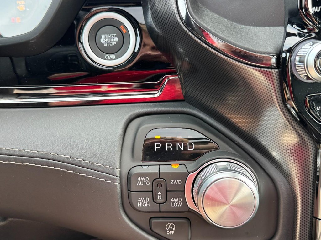 Ram 1500 Vehicle Full-screen Gallery Image 15