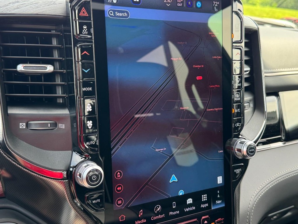 Ram 1500 Vehicle Full-screen Gallery Image 18