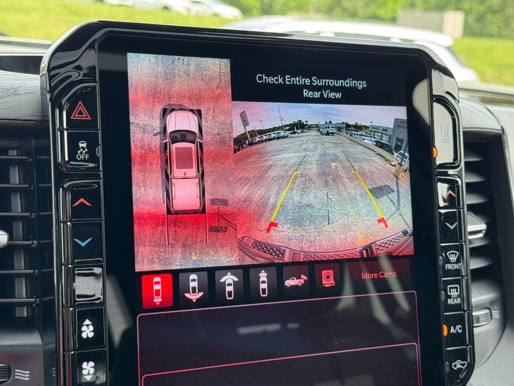 Ram 1500 Vehicle Full-screen Gallery Image 19