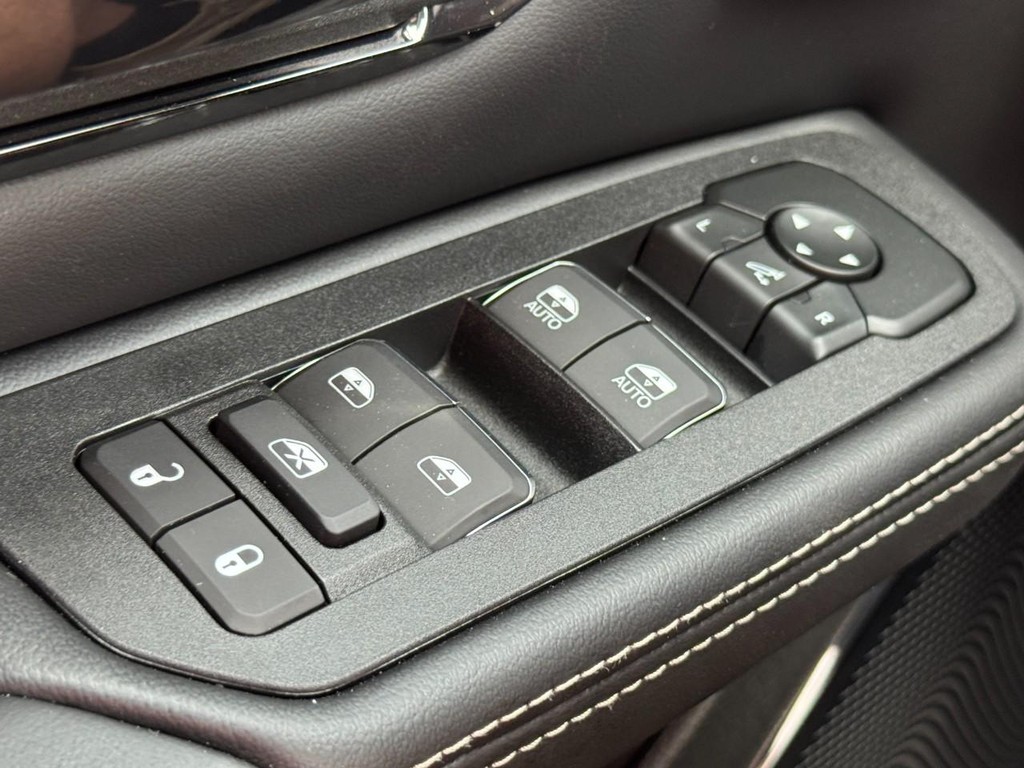 Ram 1500 Vehicle Full-screen Gallery Image 20