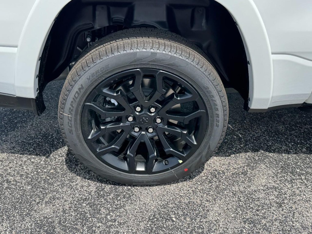 Ram 1500 Vehicle Full-screen Gallery Image 05