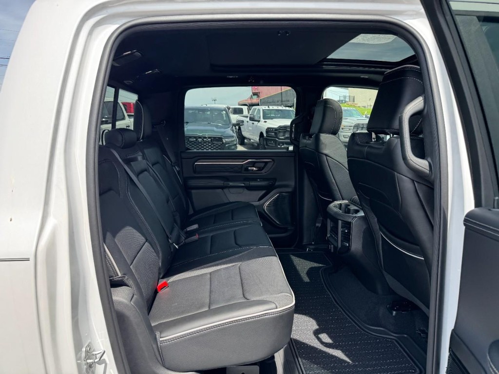 Ram 1500 Vehicle Full-screen Gallery Image 06