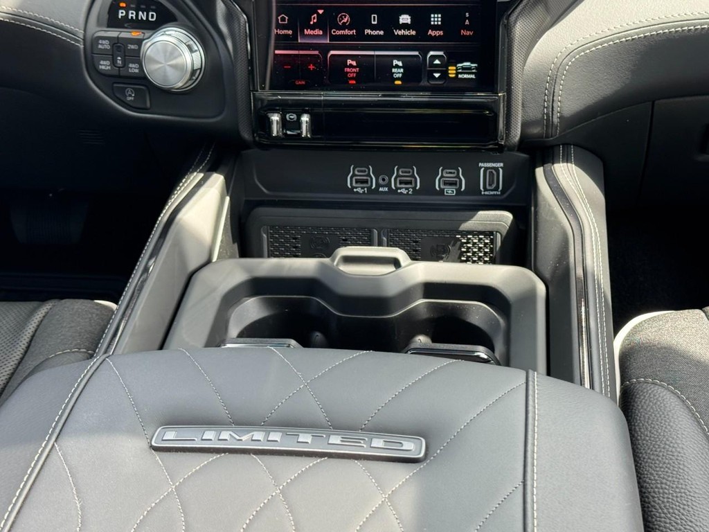 Ram 1500 Vehicle Full-screen Gallery Image 11