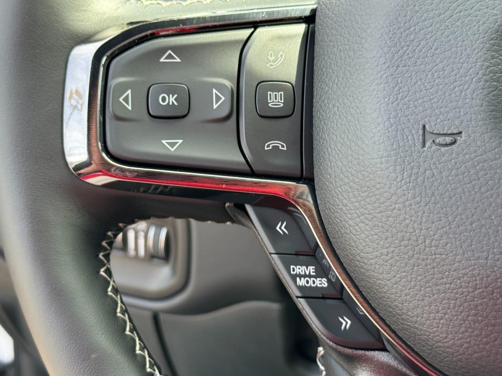Ram 1500 Vehicle Full-screen Gallery Image 13