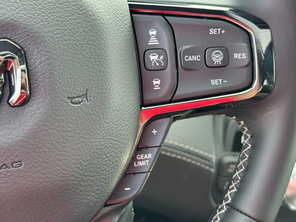 Ram 1500 Vehicle Full-screen Gallery Image 14