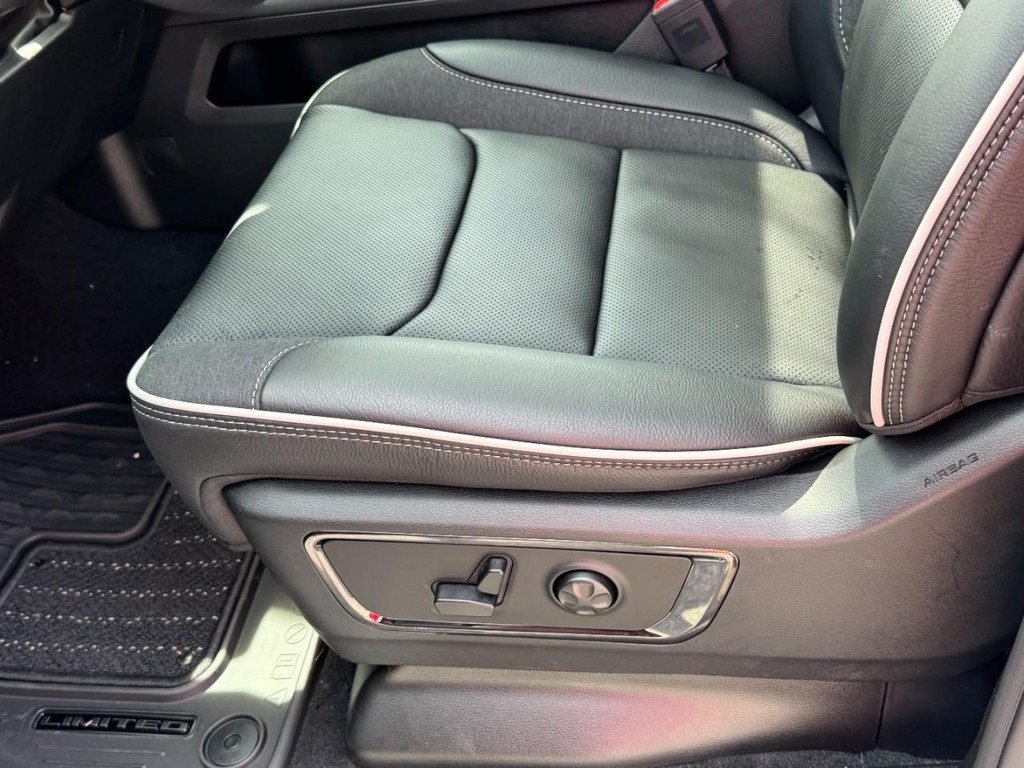 Ram 1500 Vehicle Full-screen Gallery Image 19