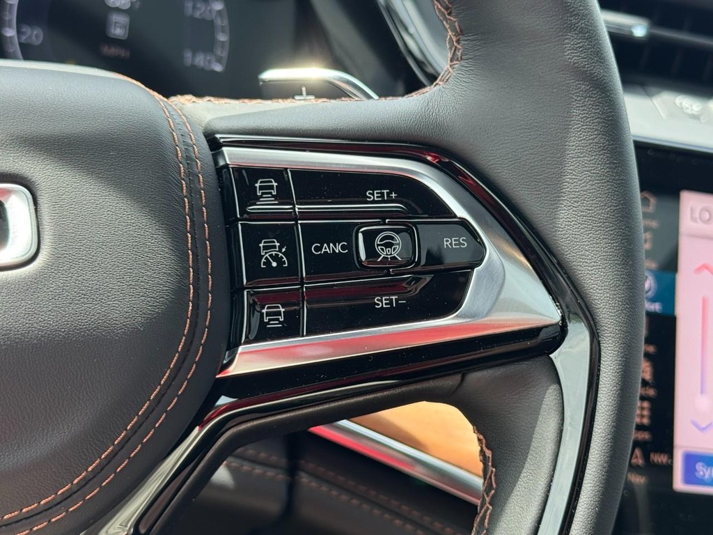 Jeep Grand Cherokee Vehicle Full-screen Gallery Image 14