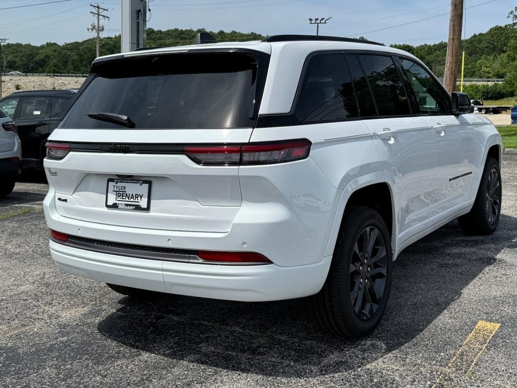 Jeep Grand Cherokee Vehicle Full-screen Gallery Image 04