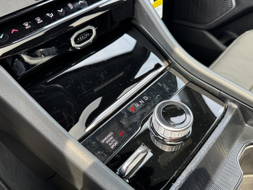 Jeep Grand Cherokee Vehicle Full-screen Gallery Image 14