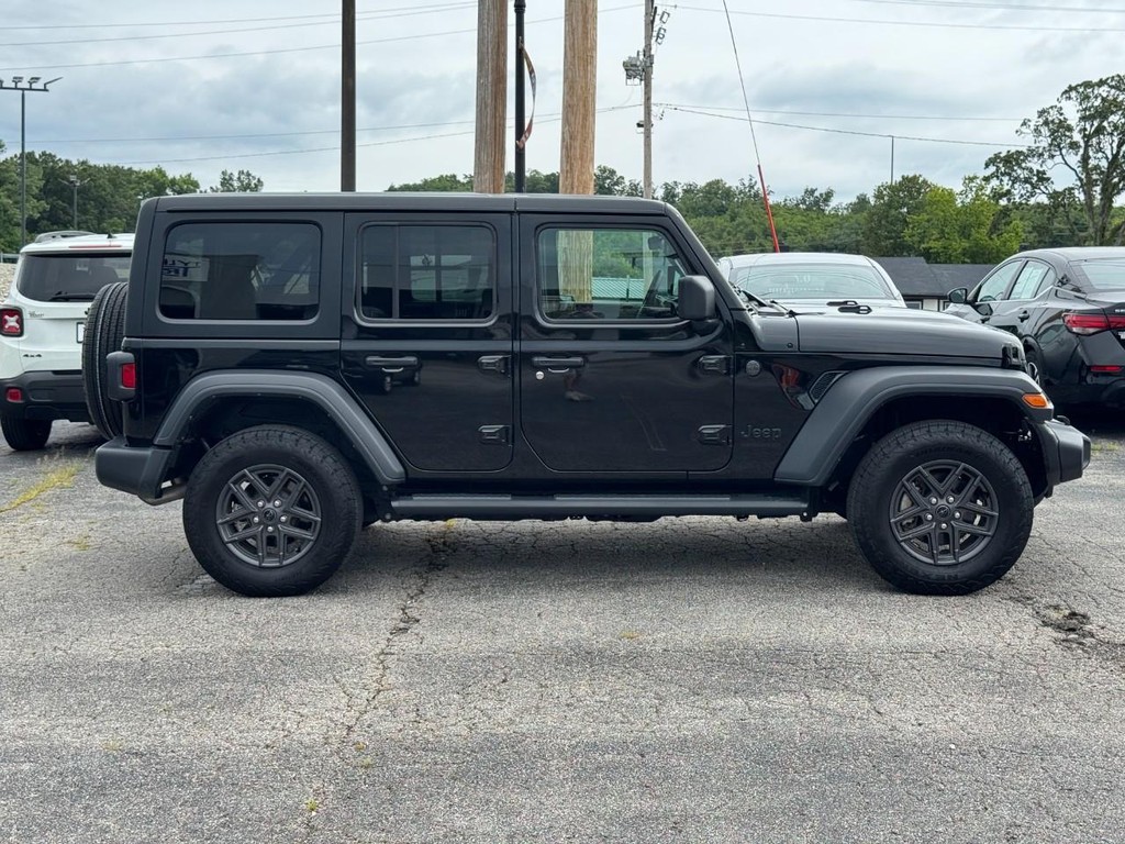 Jeep Wrangler Vehicle Full-screen Gallery Image 02