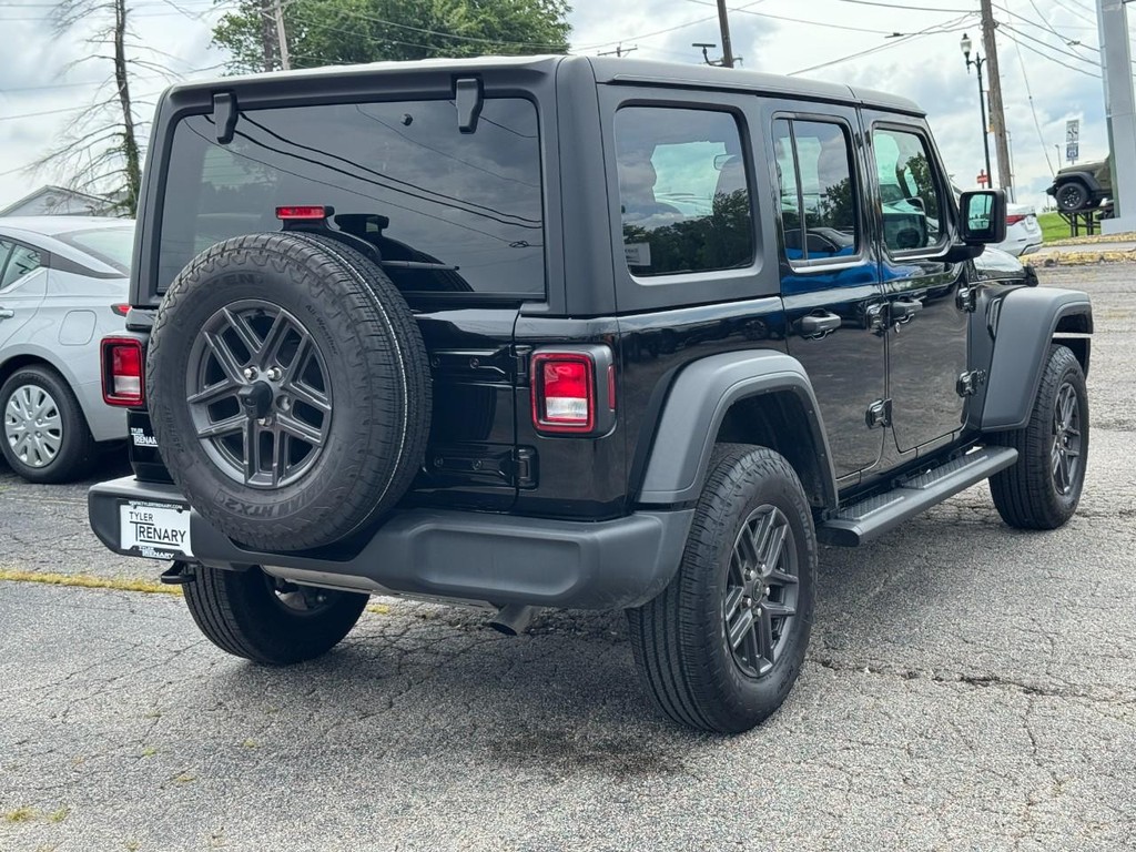 Jeep Wrangler Vehicle Full-screen Gallery Image 04