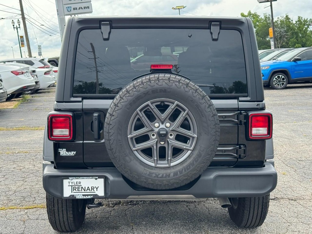 Jeep Wrangler Vehicle Full-screen Gallery Image 05