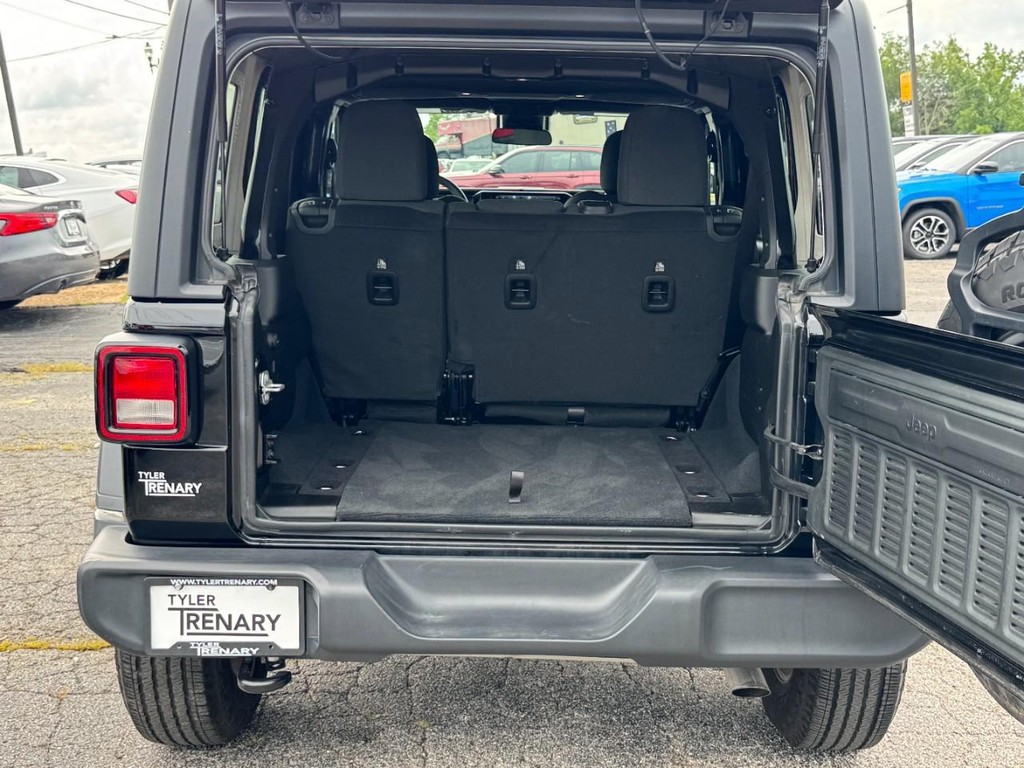Jeep Wrangler Vehicle Full-screen Gallery Image 06