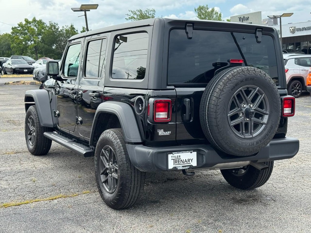 Jeep Wrangler Vehicle Full-screen Gallery Image 07