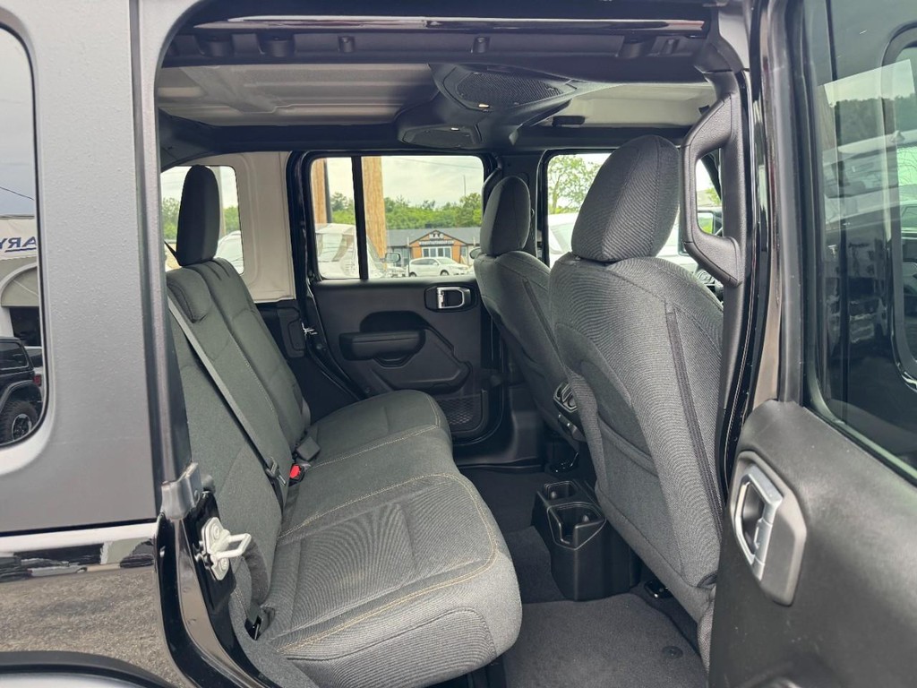 Jeep Wrangler Vehicle Full-screen Gallery Image 12
