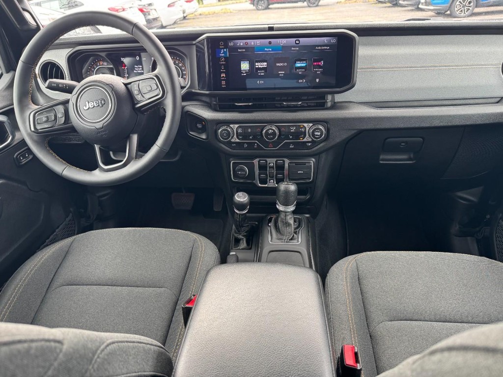 Jeep Wrangler Vehicle Full-screen Gallery Image 13