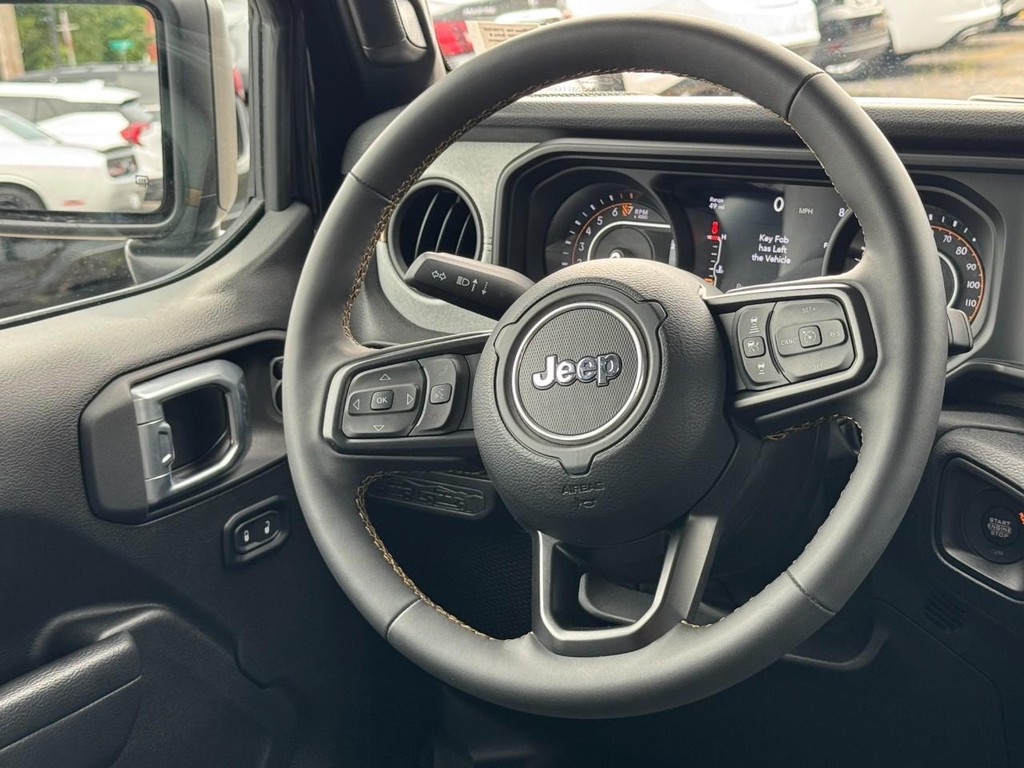 Jeep Wrangler Vehicle Full-screen Gallery Image 14