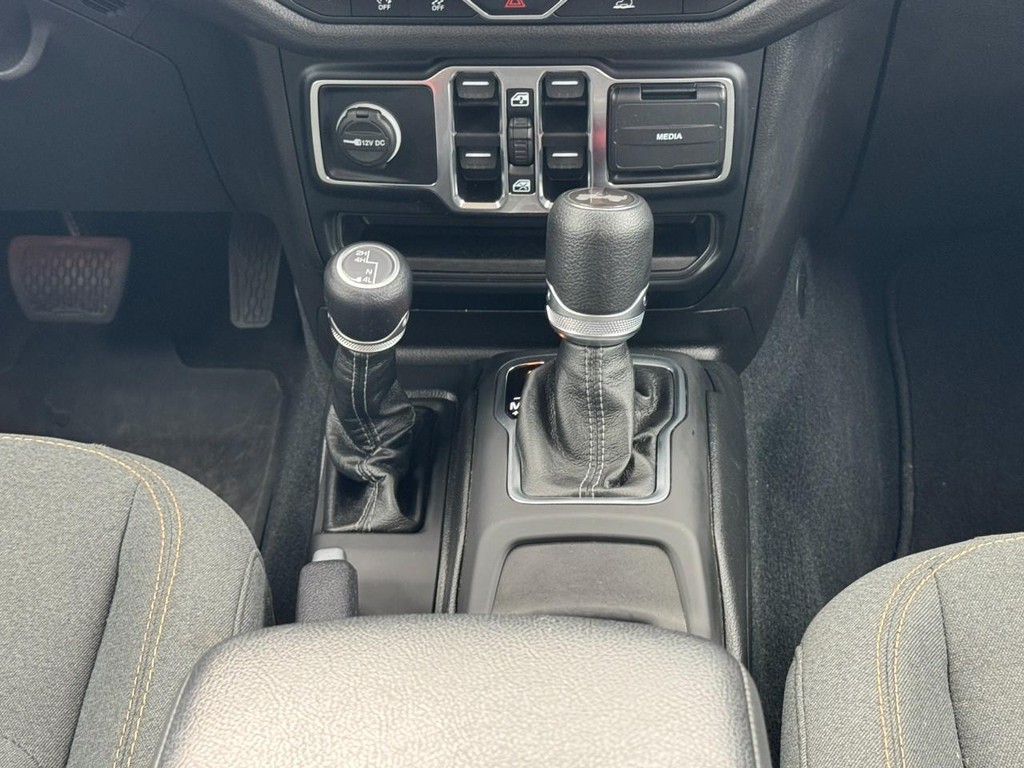 Jeep Wrangler Vehicle Full-screen Gallery Image 16