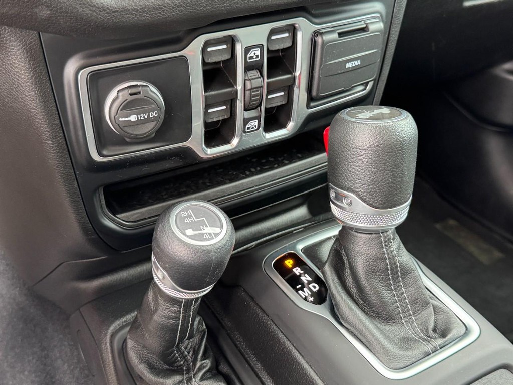 Jeep Wrangler Vehicle Full-screen Gallery Image 21