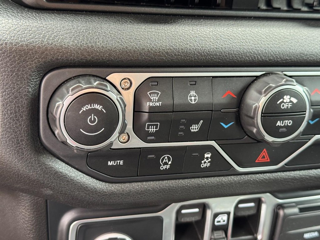 Jeep Wrangler Vehicle Full-screen Gallery Image 22