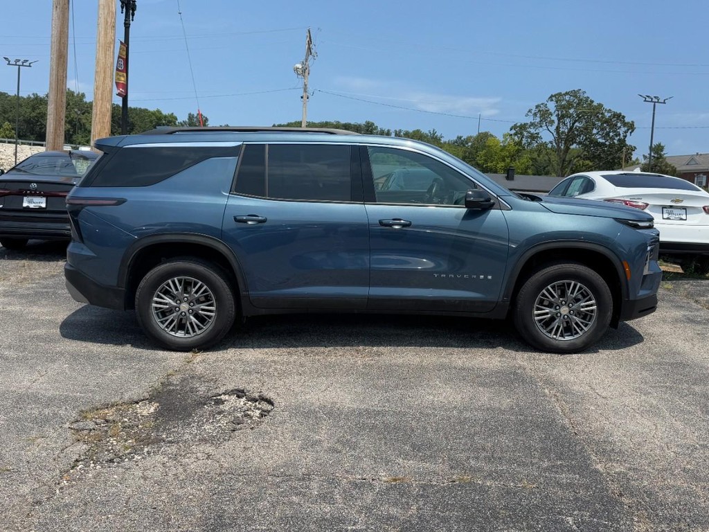 Chevrolet Traverse Vehicle Full-screen Gallery Image 02