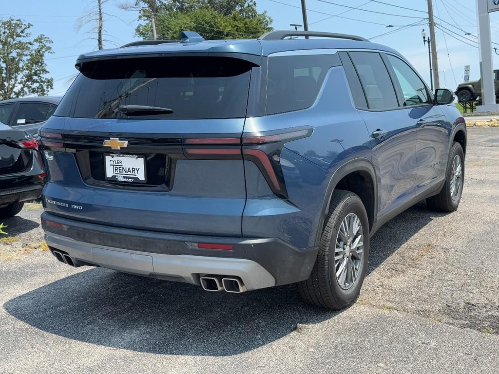 Chevrolet Traverse Vehicle Full-screen Gallery Image 03