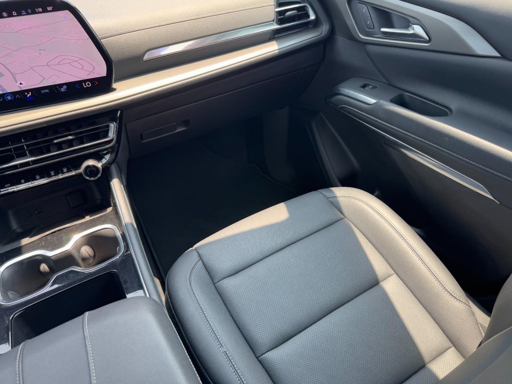 Chevrolet Traverse Vehicle Full-screen Gallery Image 16