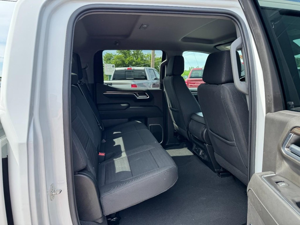 Chevrolet Silverado 1500 Vehicle Full-screen Gallery Image 12