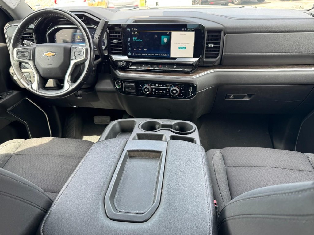 Chevrolet Silverado 1500 Vehicle Full-screen Gallery Image 13