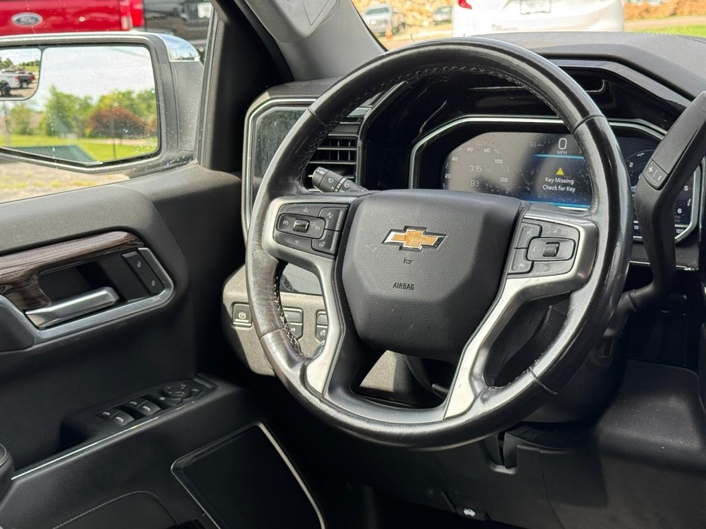 Chevrolet Silverado 1500 Vehicle Full-screen Gallery Image 14