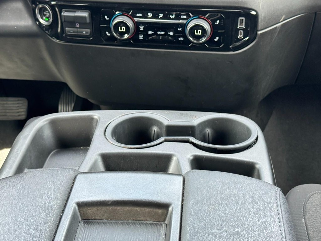 Chevrolet Silverado 1500 Vehicle Full-screen Gallery Image 16