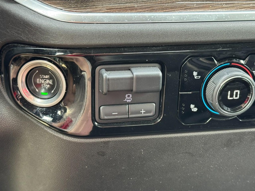 Chevrolet Silverado 1500 Vehicle Full-screen Gallery Image 21