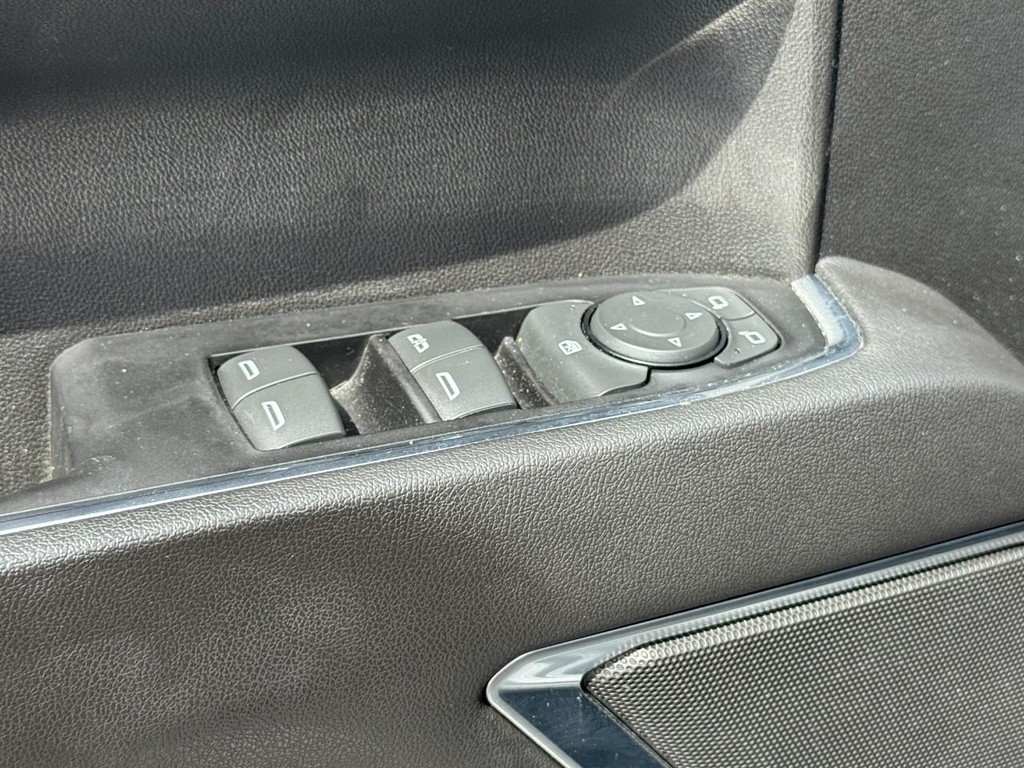 Chevrolet Silverado 1500 Vehicle Full-screen Gallery Image 23