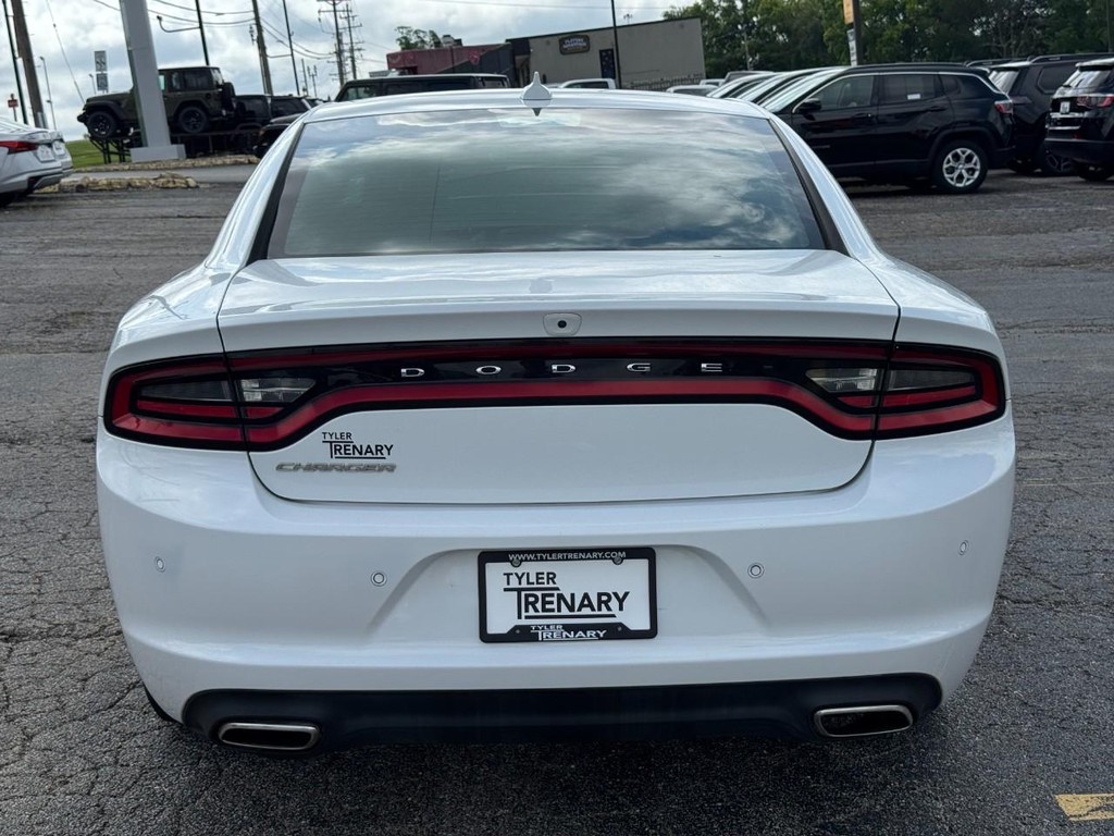 Dodge Charger Vehicle Full-screen Gallery Image 04