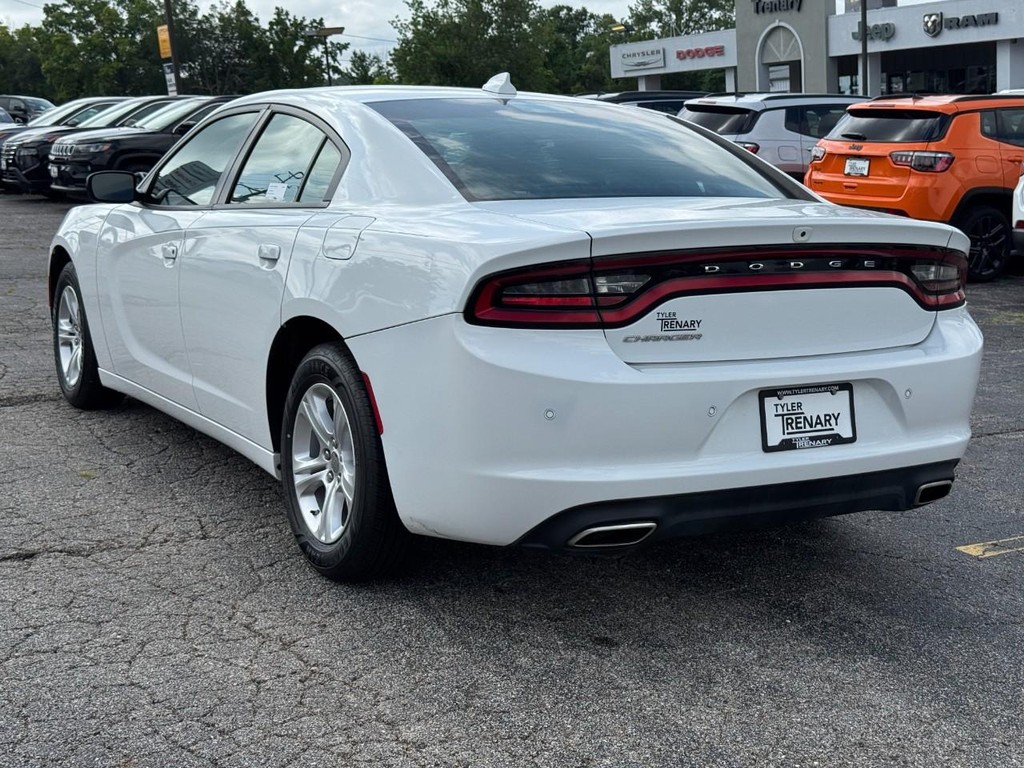 Dodge Charger Vehicle Full-screen Gallery Image 06