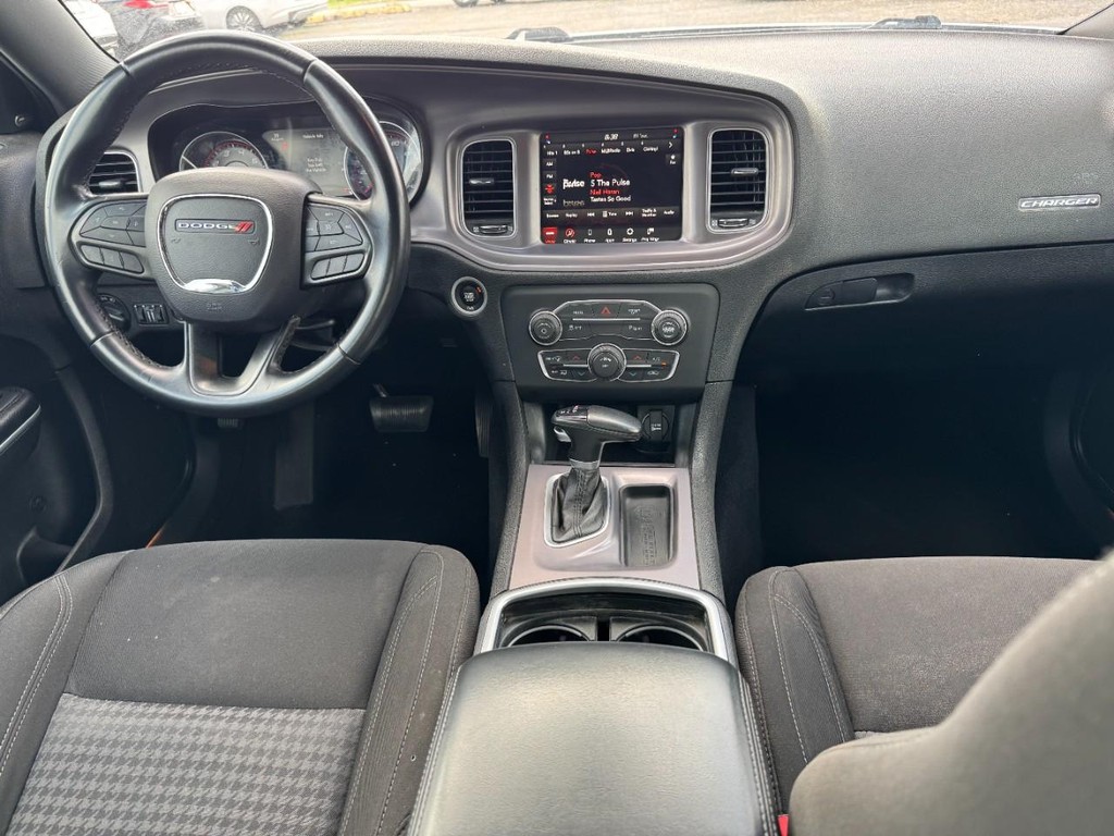 Dodge Charger Vehicle Full-screen Gallery Image 11