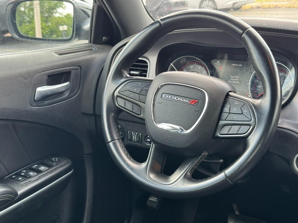 Dodge Charger Vehicle Full-screen Gallery Image 12