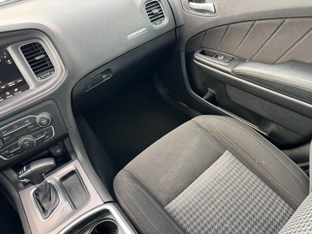 Dodge Charger Vehicle Full-screen Gallery Image 15