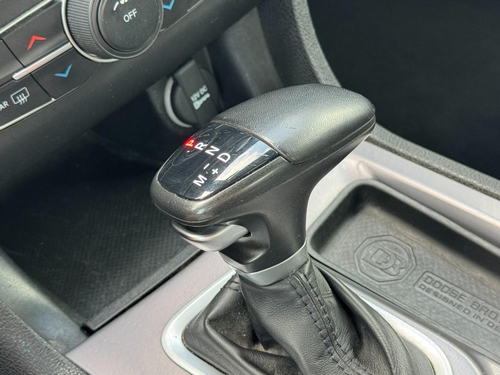 Dodge Charger Vehicle Full-screen Gallery Image 19