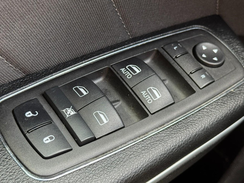 Dodge Charger Vehicle Full-screen Gallery Image 21