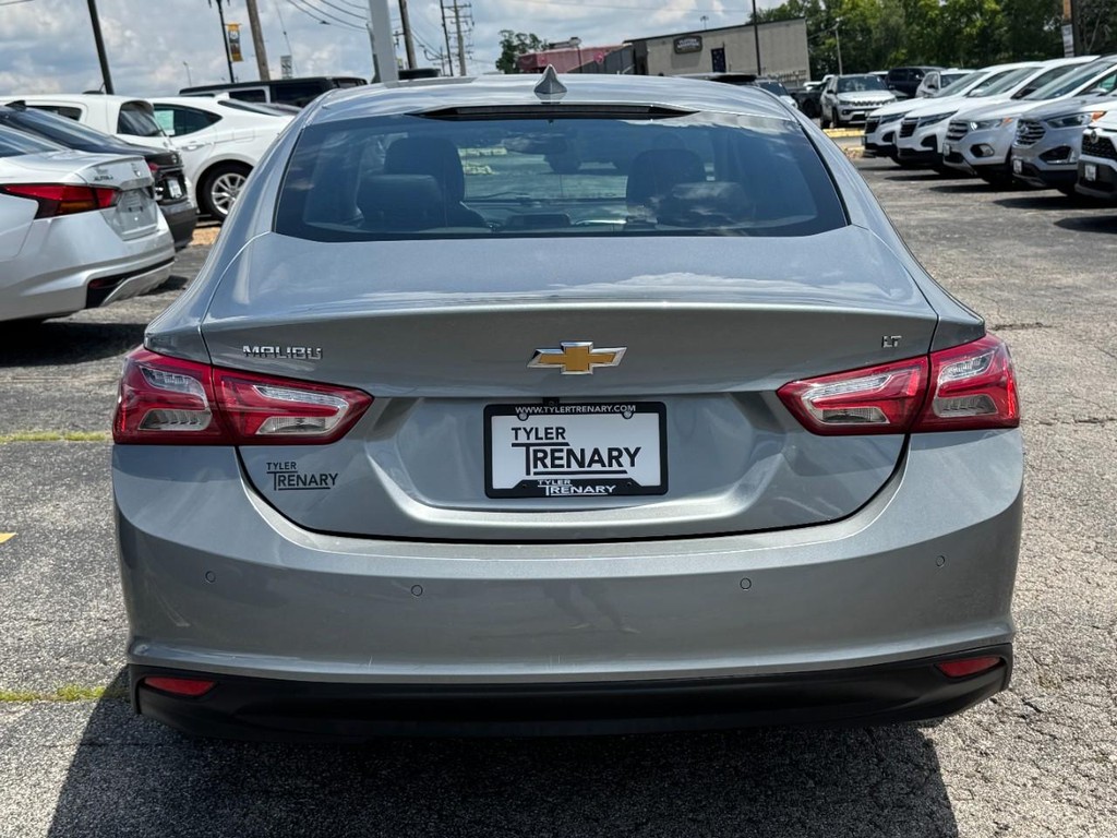 Chevrolet Malibu Vehicle Full-screen Gallery Image 04