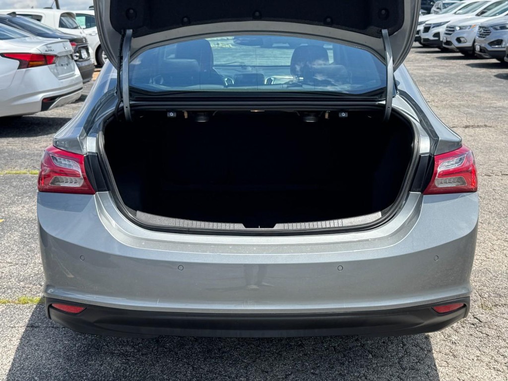 Chevrolet Malibu Vehicle Full-screen Gallery Image 05