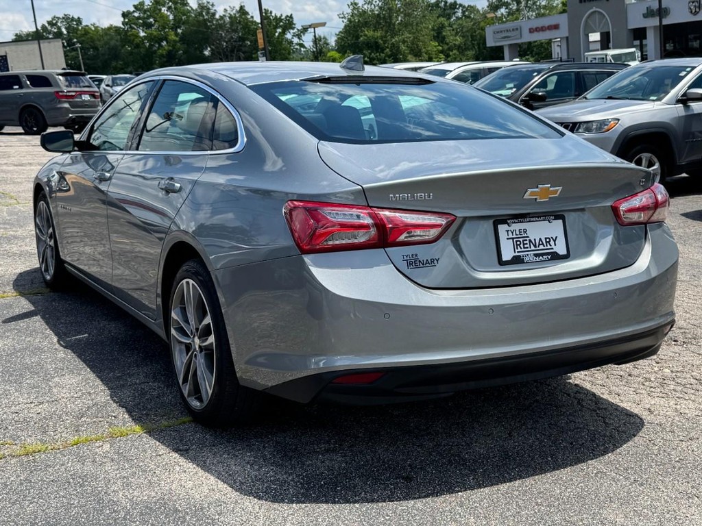 Chevrolet Malibu Vehicle Full-screen Gallery Image 06