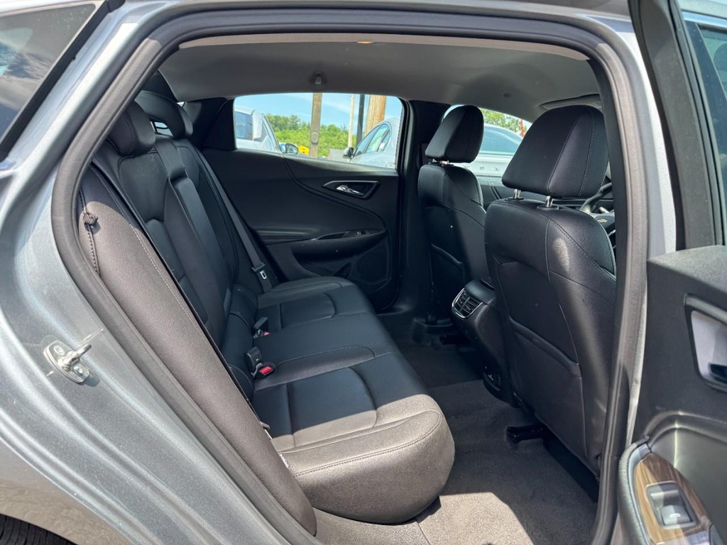 Chevrolet Malibu Vehicle Full-screen Gallery Image 10