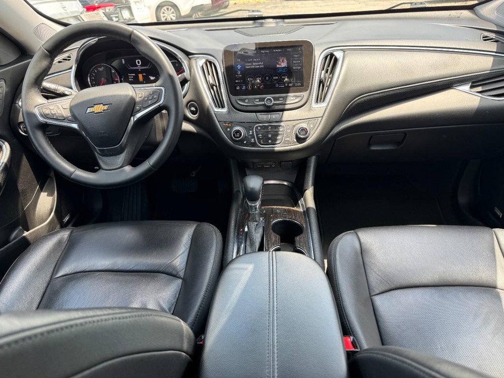 Chevrolet Malibu Vehicle Full-screen Gallery Image 11