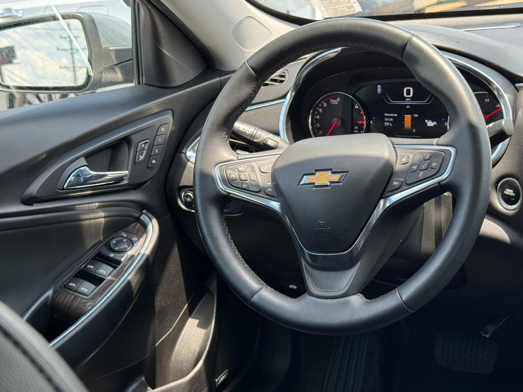 Chevrolet Malibu Vehicle Full-screen Gallery Image 12
