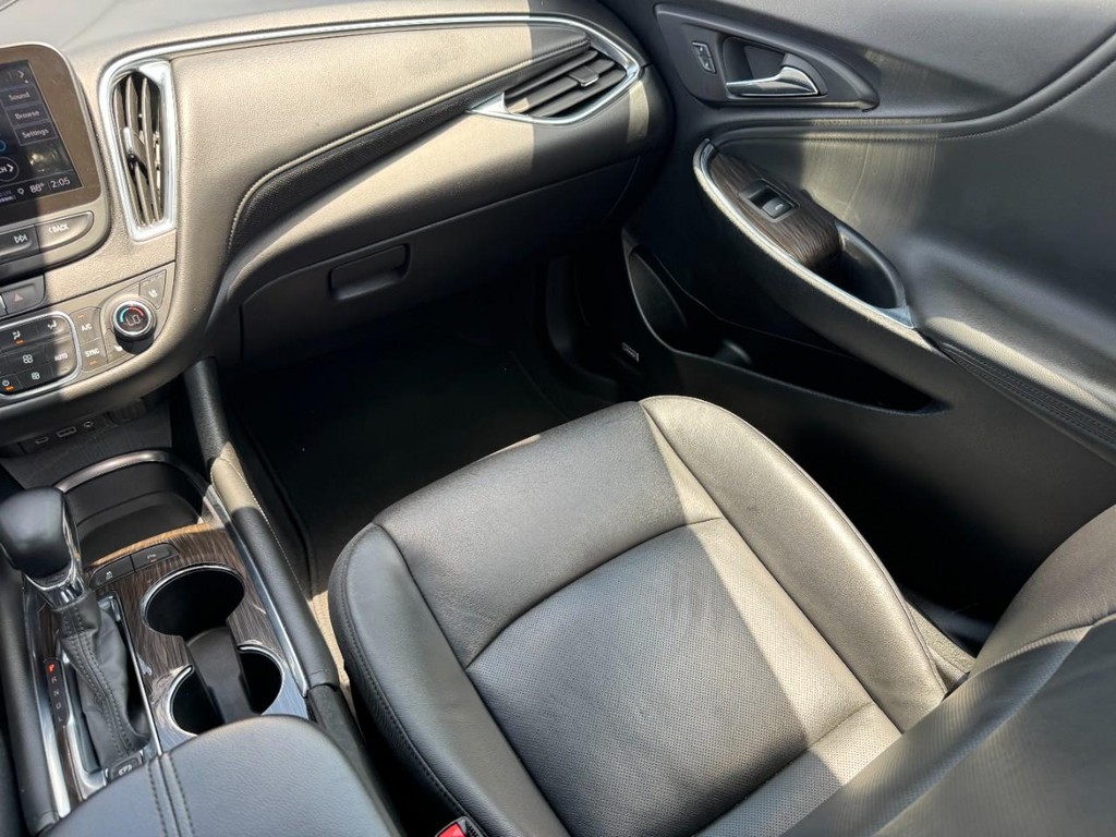Chevrolet Malibu Vehicle Full-screen Gallery Image 15