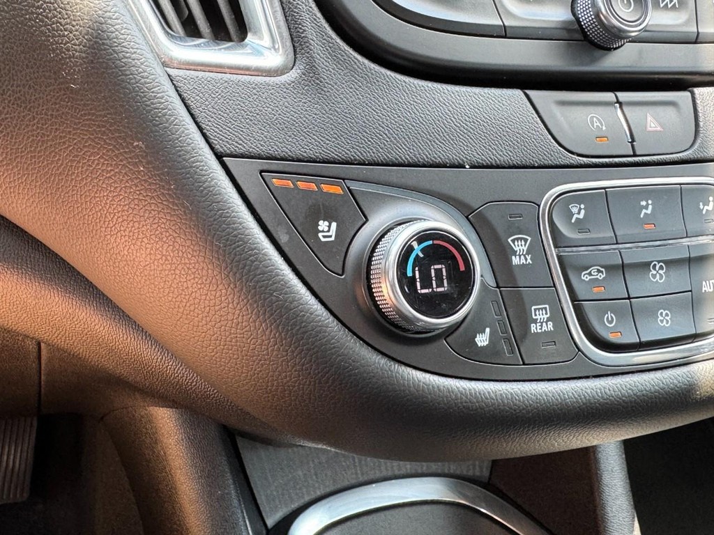 Chevrolet Malibu Vehicle Full-screen Gallery Image 21
